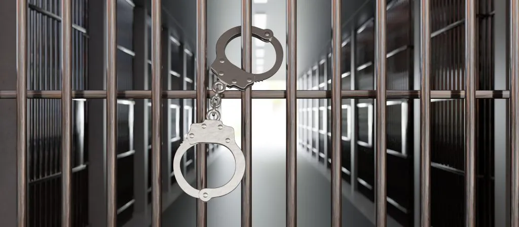 Полицейские Омана при задержании опасного преступника.
